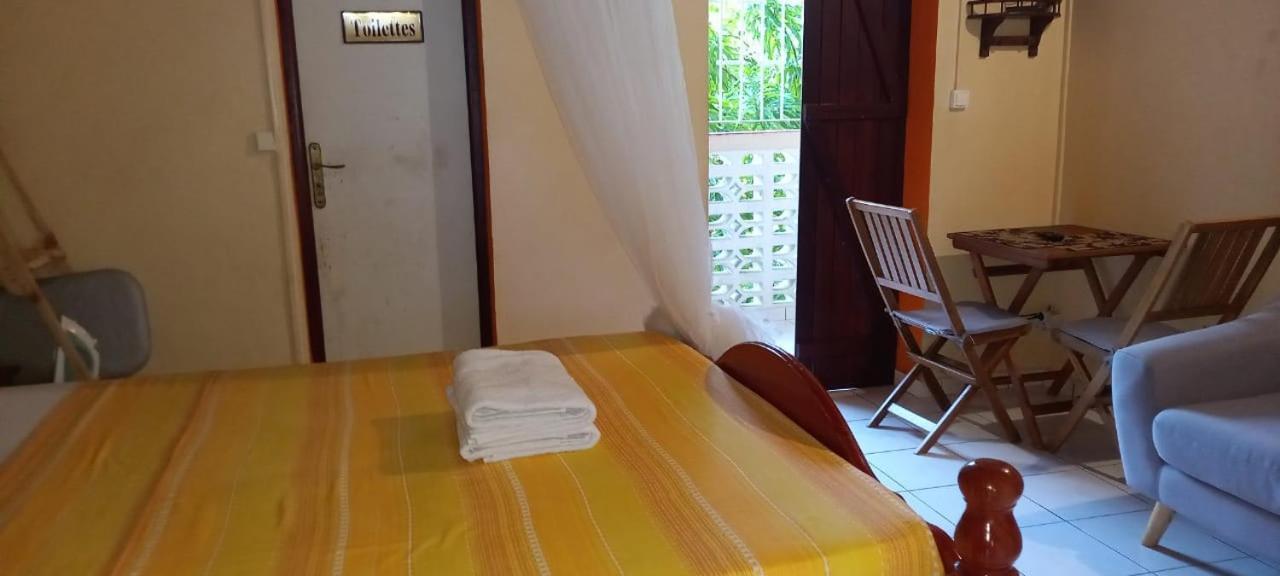 Studio Independant Chez L Habitant- Grand-Bourg  Екстериор снимка